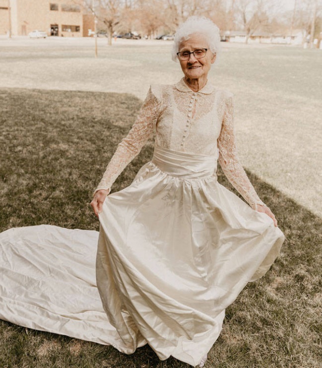 A photoshoot of the couple celebrating their 70th wedding anniversary has gone viral and melted many hearts