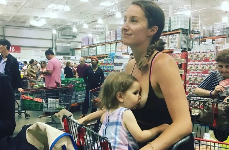 A young mom posts a photo of herself breastfeeding her daughter in public — and silences critics with a powerful response