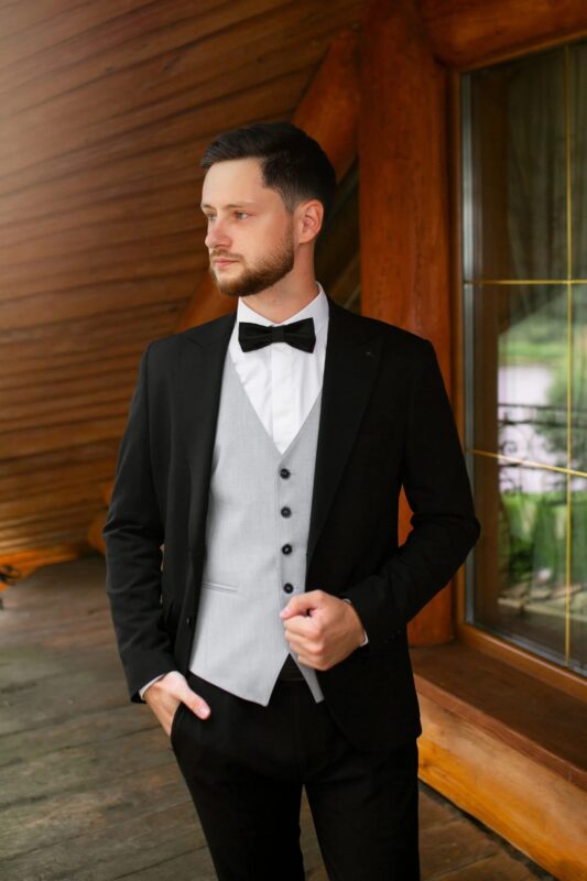 Ten minutes before the wedding, I discovered a truth that shattered my life…