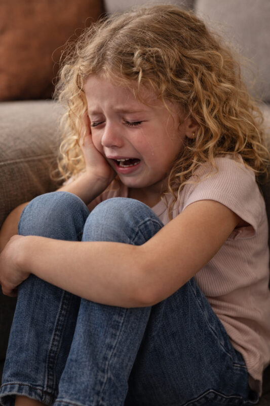 When my daughter came back from school, the calm of the afternoon was suddenly shattered by her screams; As I rushed toward her, I noticed a tiny paw sticking out from under the couch cushion. What we discovered next left us both stunned and terrified