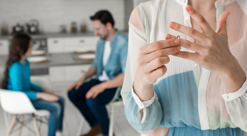 My husband told me he wanted a divorce… but in court, our 10-year-old daughter suddenly stood up and said: “Your Honor… may I show you something my mother doesn’t know?”